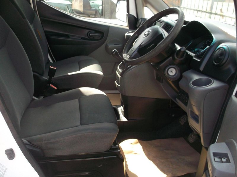 NISSAN NV200