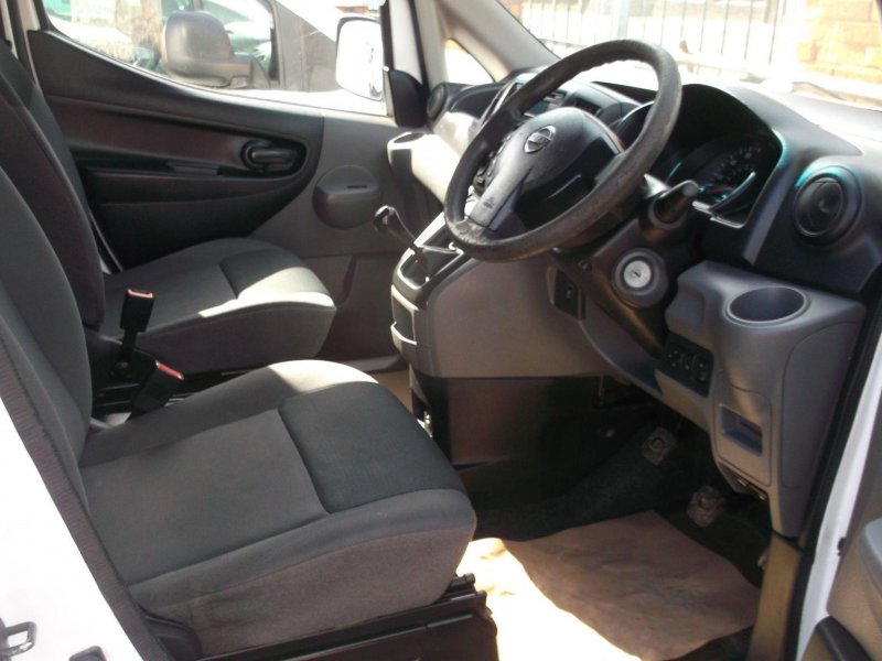 NISSAN NV200