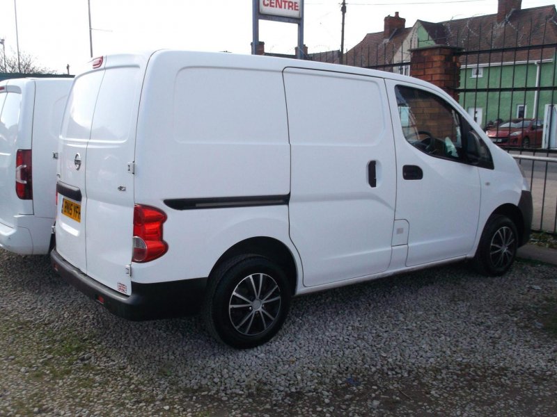 NISSAN NV200