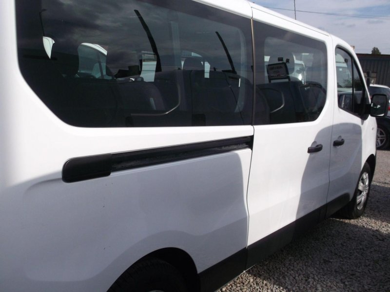 VAUXHALL VIVARO