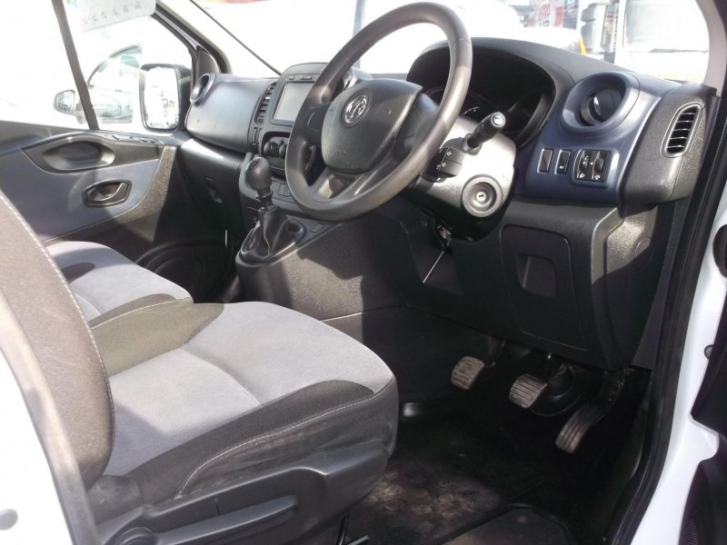 VAUXHALL VIVARO