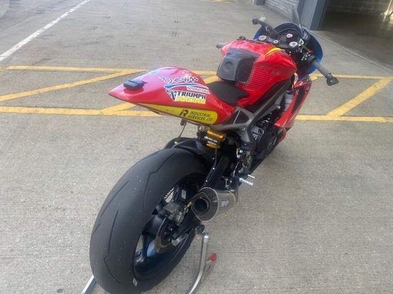 TRIUMPH STREET TRIPLE 765
